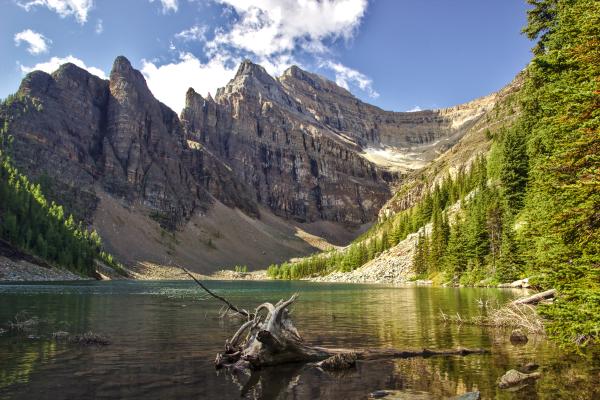 walk to the teahouse and lake Agnes